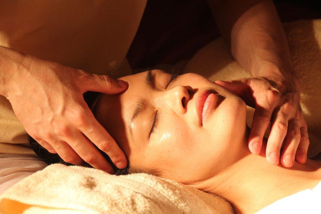 massage essences d'ailleurs, essence d'ailleurs esthétique, pelleautier, massages, épilations, poils, cire, maillot intégrale, soins visage, maquillage, la Fressinouse, La Roche Des Arnaud, Neffes, Sigoyer, beauté, institut de beauté, épilations, Kobido, bronzage, bio, naturel, vernis semi-permanent, soin des pieds, rehaussement de cils, épilation au fil, cire au caramel, cire orientale. mariée, français, teint halé, épilation hommes, éthique, eco-responsable