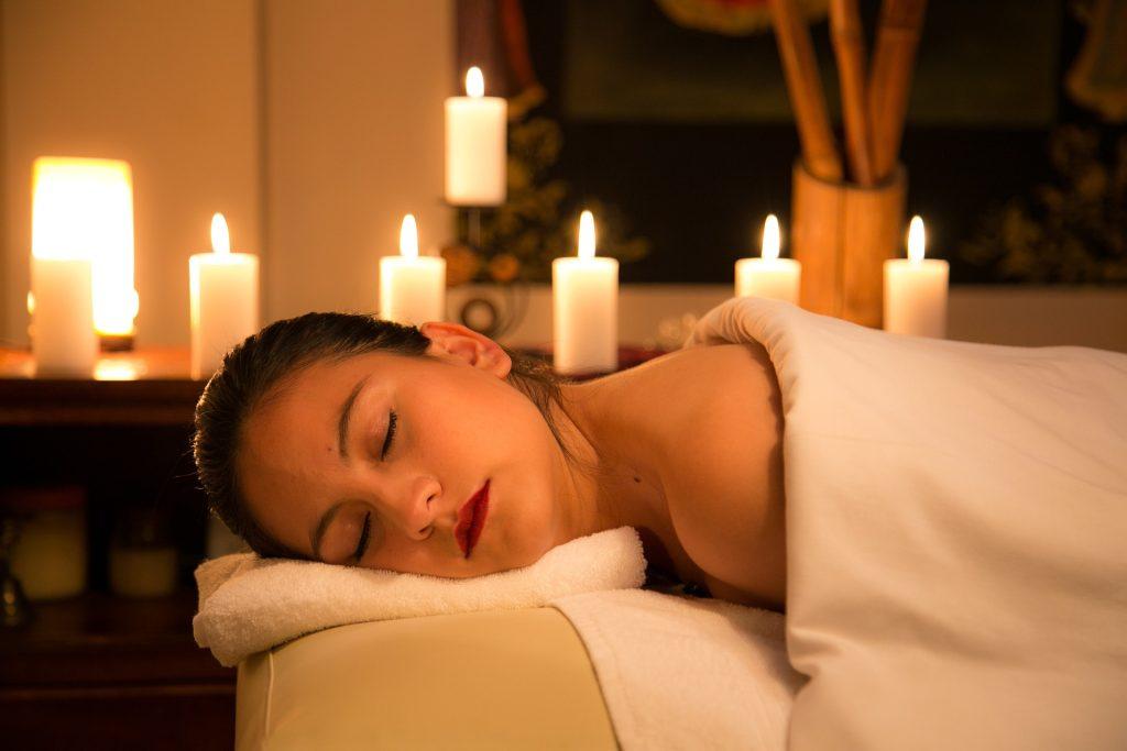 massage essences d'ailleurs, essence d'ailleurs esthétique, pelleautier, massages, épilations, poils, cire, maillot intégrale, soins visage, maquillage, la Fressinouse, La Roche Des Arnaud, Neffes, Sigoyer, beauté, institut de beauté, épilations, Kobido, bronzage, bio, naturel, vernis semi-permanent, soin des pieds, rehaussement de cils, épilation au fil, cire au caramel, cire orientale. mariée, français, teint halé, épilation hommes, éthique, eco-responsable