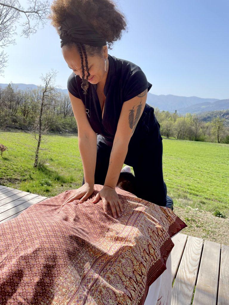 Institut de beauté, massages, Soins visages, Anti-âge, épilations au fil, cire orientale, caramel, vernis semi-permanent, cils, bien-être, gommage corps, gap, gapençais, naturel, peau douce, Pelleautier, la Freisinousse, la Roche des Arnaud, Manteyer, Sigoyer, bio, éco-responsable,