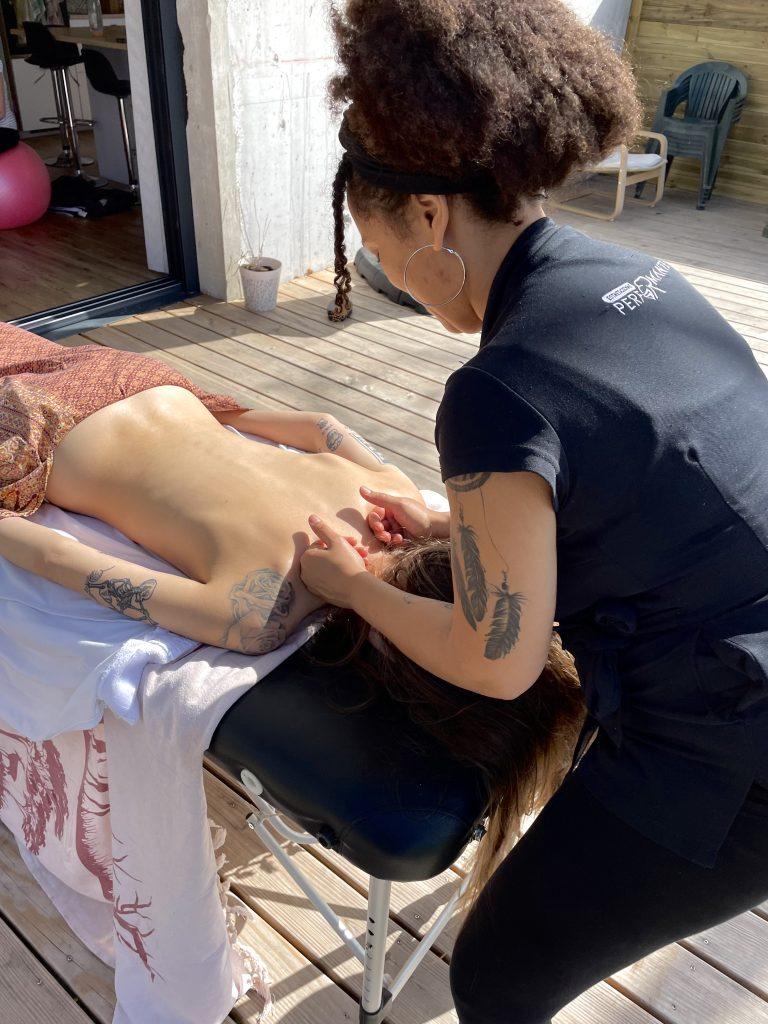 Un massage ciblé qui soulage tensions et douleurs, idéal pour les muscles sollicités et les habitués des massages profonds.